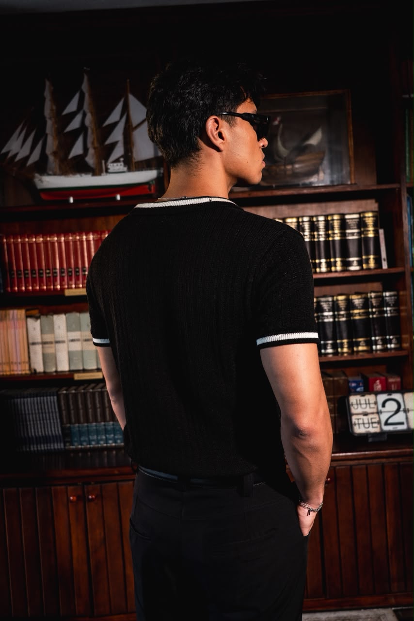 POLO PREMIUM NEGRO DE PUNTO - RESILIENCIA