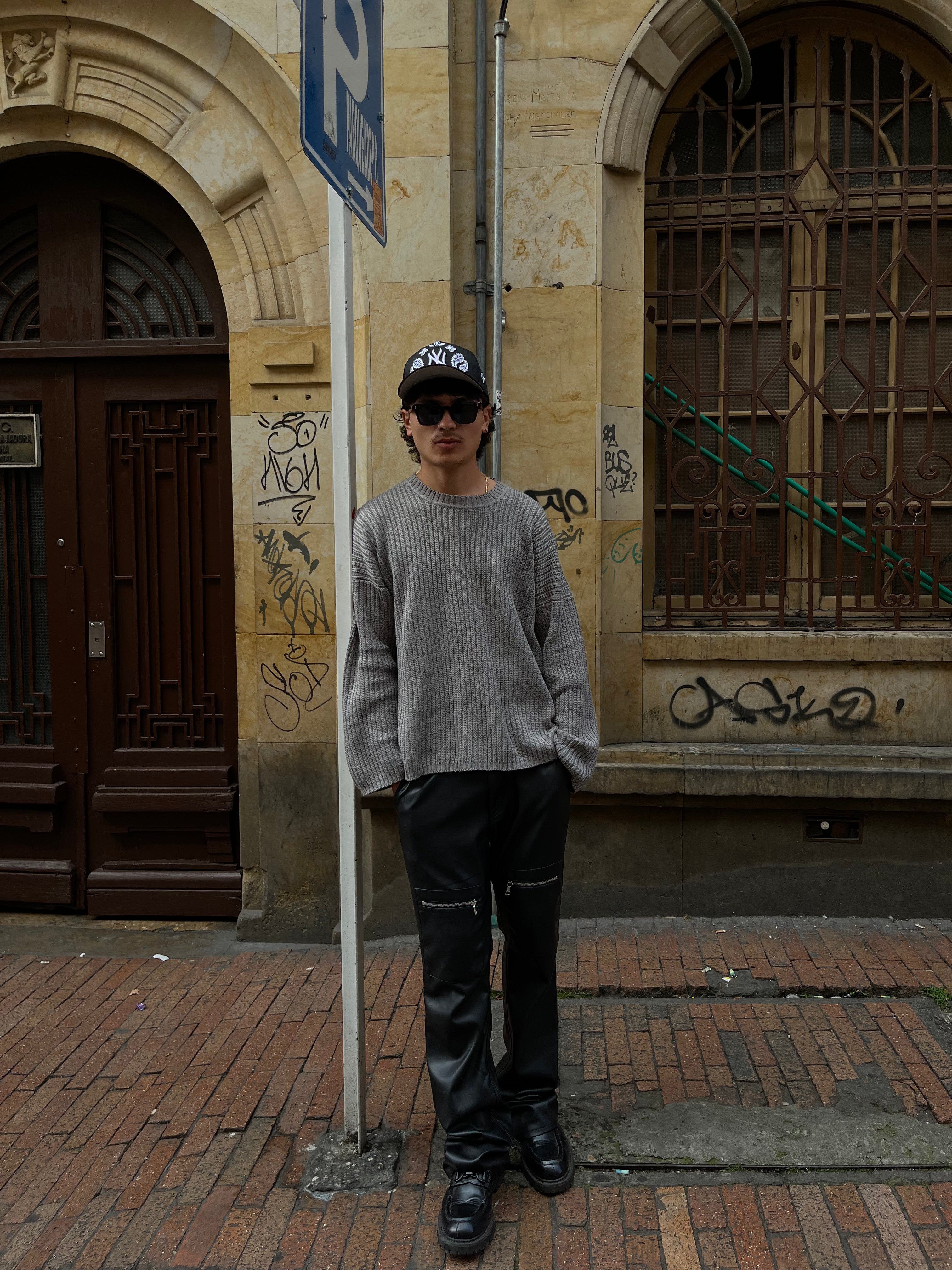 SWEATER BASIC GRIS - The Woven Culture