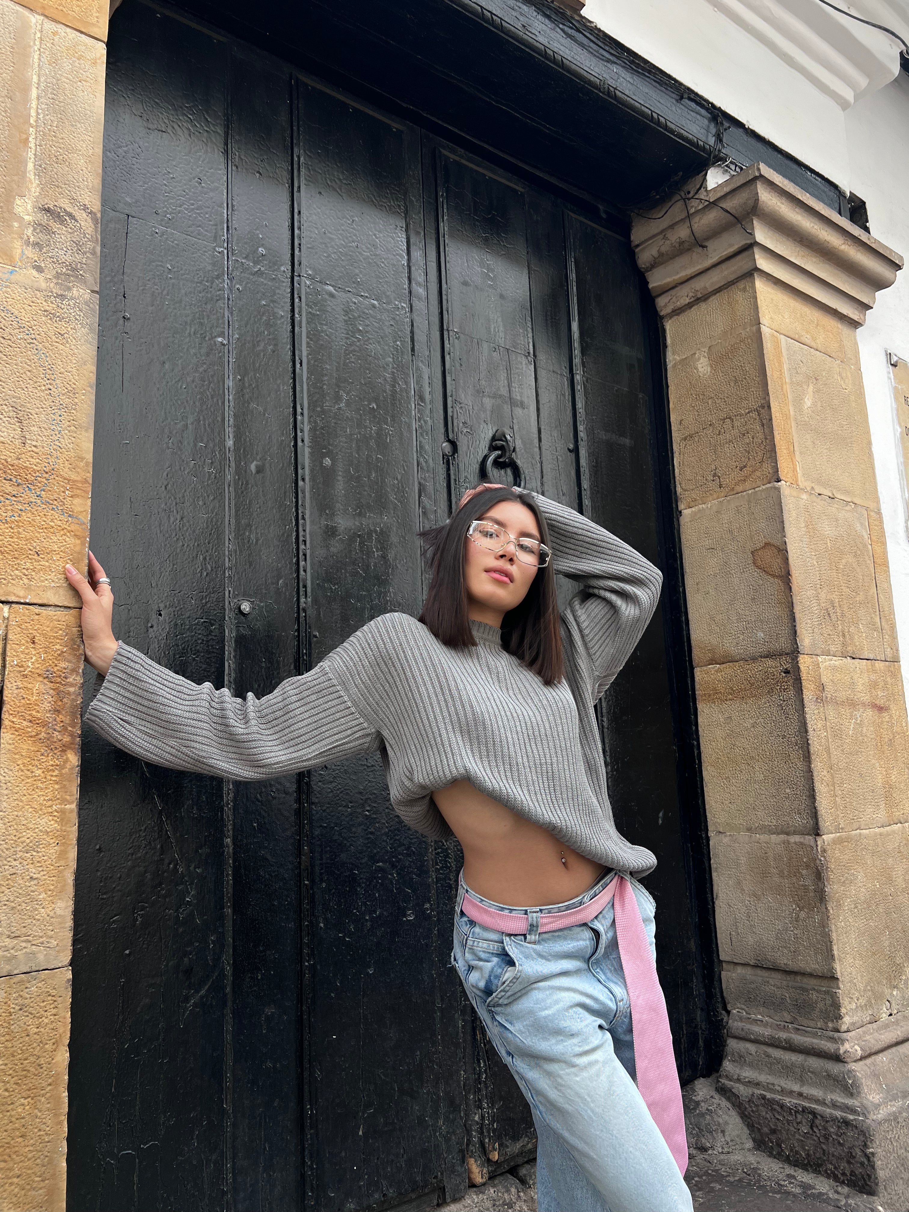 SWEATER BASIC GRIS - The Woven Culture