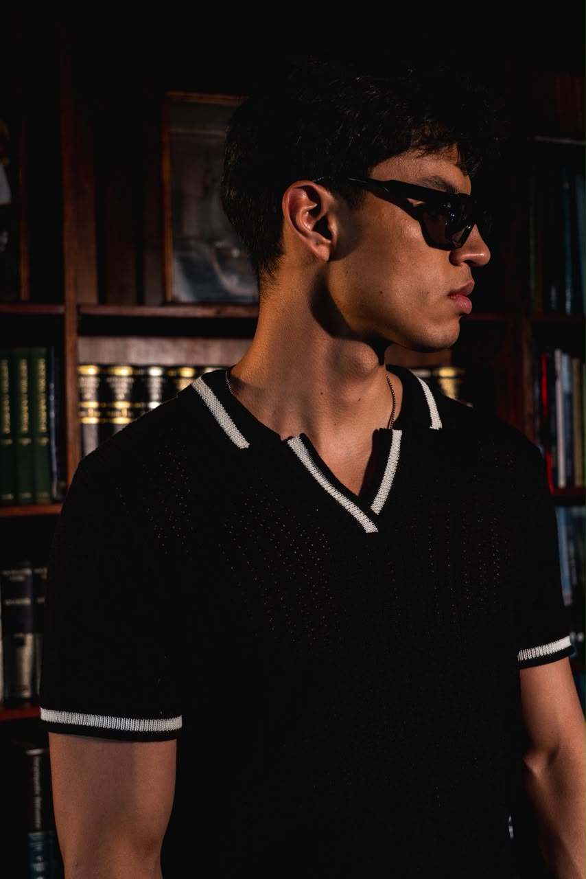 POLO PREMIUM NEGRO DE PUNTO - RESILIENCIA
